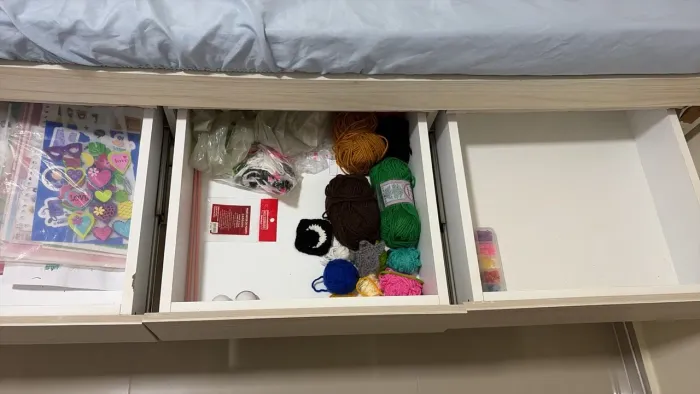 Cama solteiro com 4 gavetas e cama auxiliar