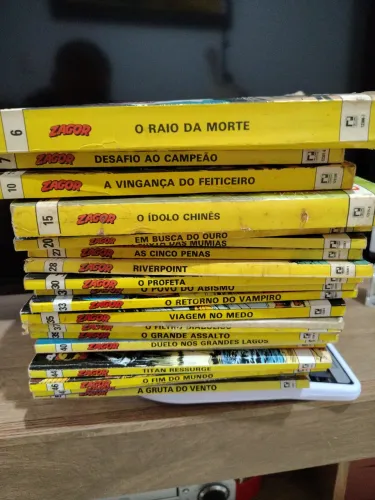 Lote com 5 gibis ZAGOR, editora Record, ver números