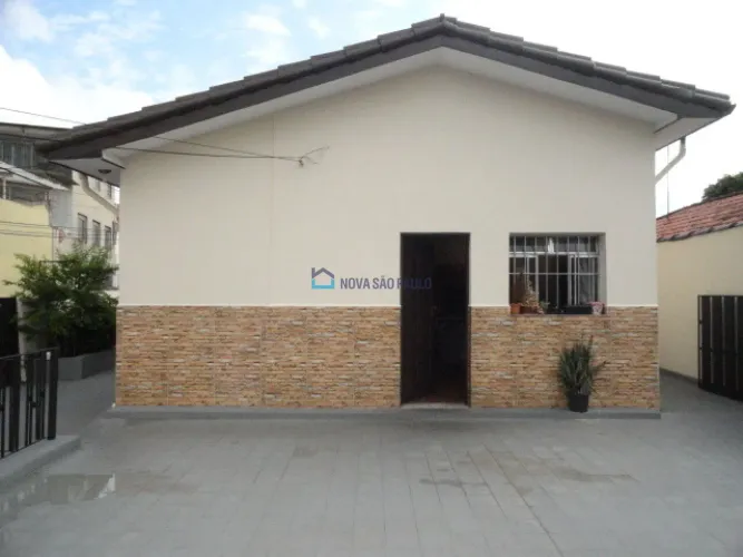 Casa à venda na Vila Guarani para morar ou investir.