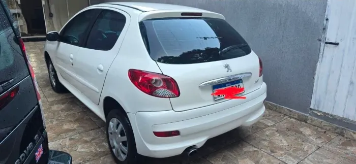 Peugeot 207 Active 1.4 Flex 8V 5P 2014