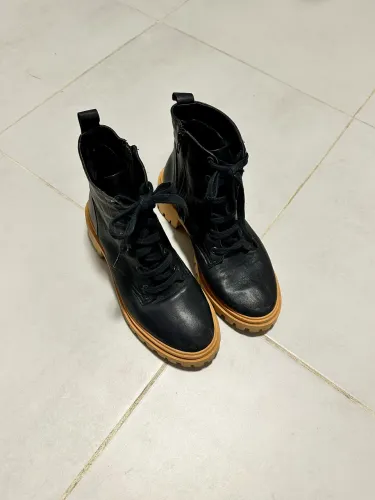 Coturno Preto Chunky com Solado Tratorado