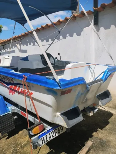Barco de fibra impecável abaixo do preço motor de 25