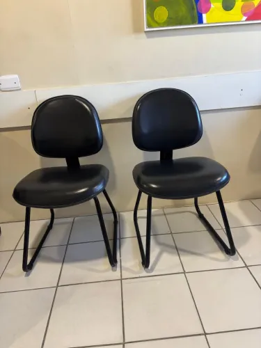 Cadeira fixa preta