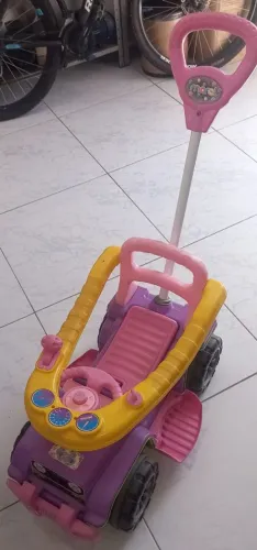 Carrinho para bebê, Jeep, quadriciclo. 