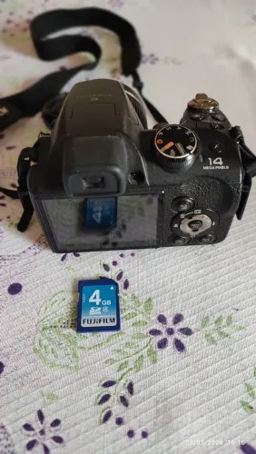 Câmera Fotográfica FUJI FILM FINE PIX S3300