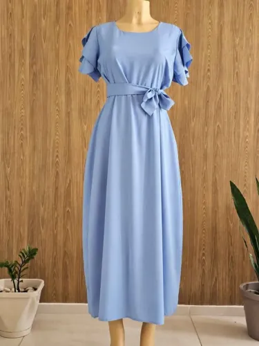 Vestido azul-claro com faixa e mangas com babados - novo