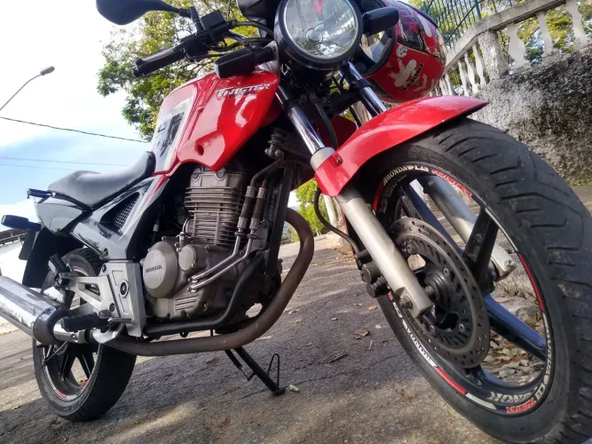 Cbx Twister modelo argentino moto top super conservada toda em led inclusive o painel