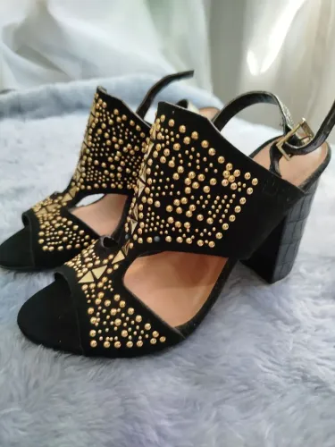 Sandália salto grosso n 35