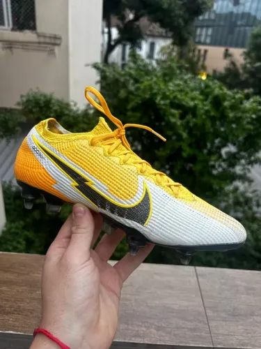 Chuteira mercurial profissional!