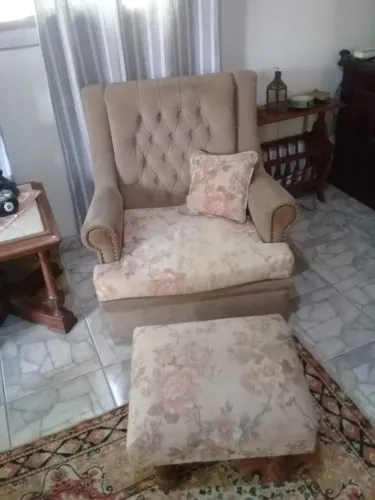 JOGO DE SOFA ACOMPANHA BANQUETA PARA OS PÉS