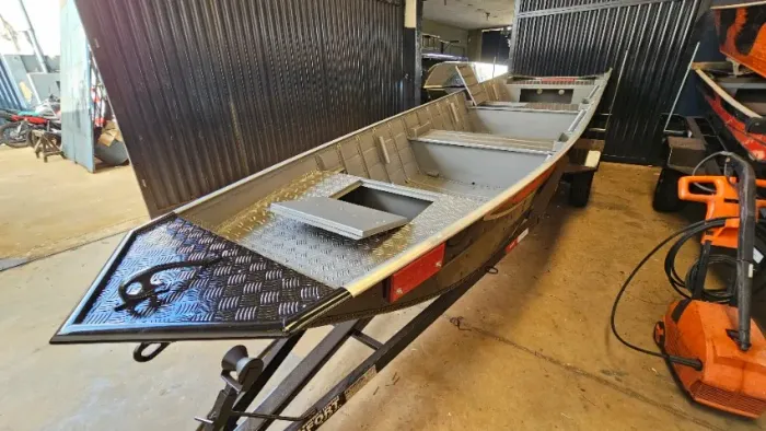 Barco Puma Super 600