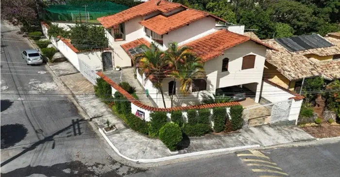 Casa em condomíno fechado, Planalto BH, 4 qutos