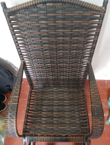 Cadeira de balanço semi nova 