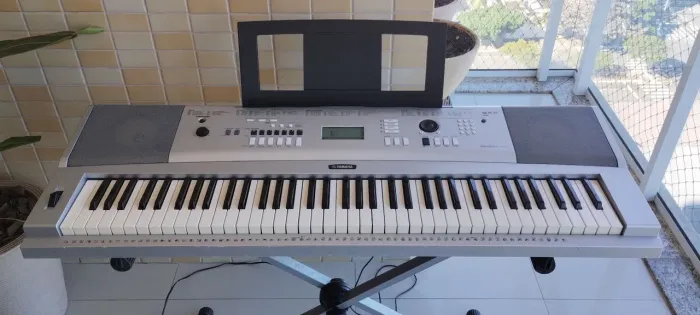 Teclado / Piano Digital Yamaha DGX-230