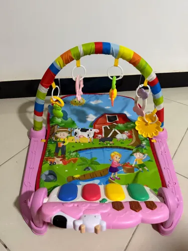Tapete/ ginásio de atividades infantil