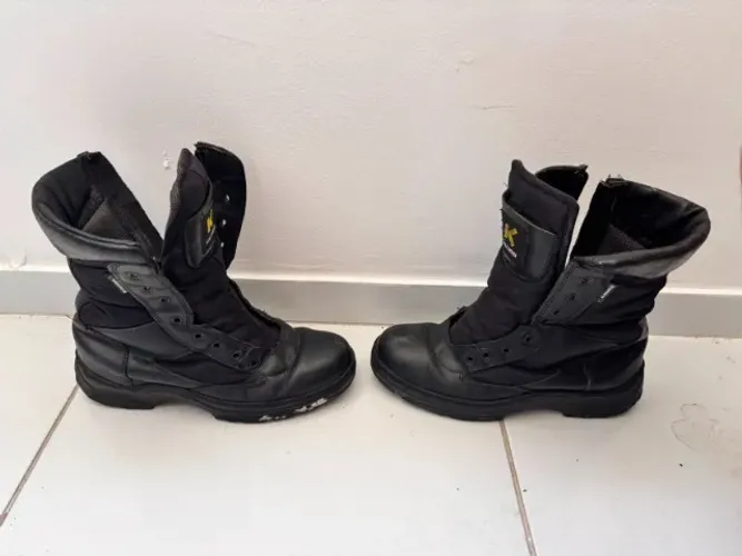 Coturno Kallucci cano médio tamanho 41