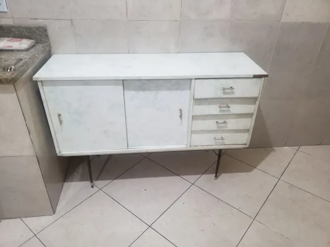 Balcao e mesa antigo