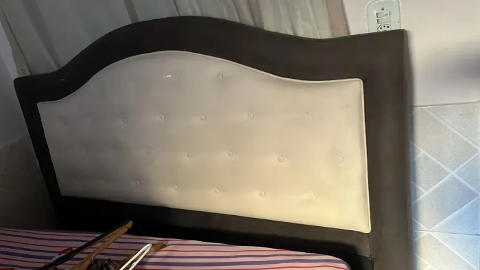 Vende cama queen com base, colchão e cabeceira juntos