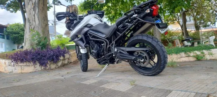 Moto muito conservada,pronta para uso e viagens