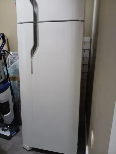 Refrigerador Electrolux, 260 litros, Defrostem excelente estado. Retirar no local