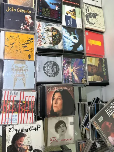 Coleção de CDs Originais, MPB, Sertanejo e Internacional