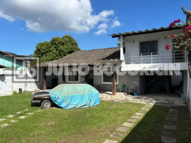 Casa com Quintal em Itaipu