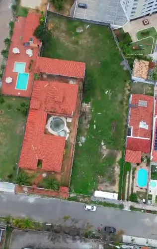 Vende-se terreno em Capim Macio,  uma área e bairro nobre próximo ax Eng. Roberto Freire c