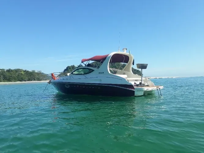 Lancha Real 26  260HP 11 passagerios + 1 com churraqueira e carreta