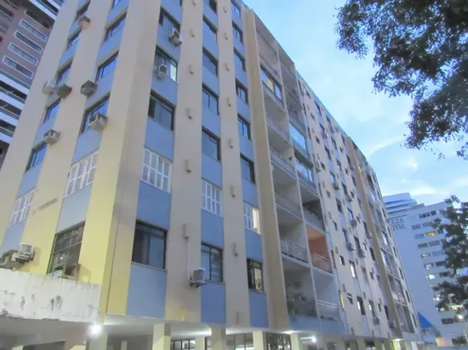 Apartamento com 3 suítes para alugar no Meireles, próximo à Av. Beira-Mar