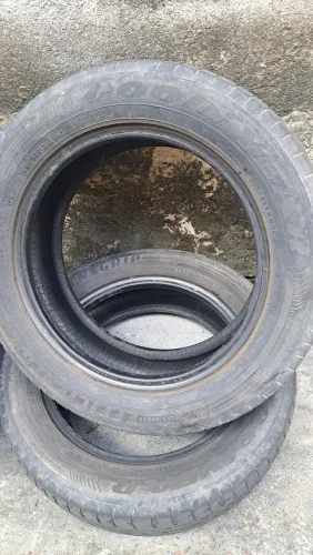 Vendo 4 pneus Goodyear em bom estado de conservação