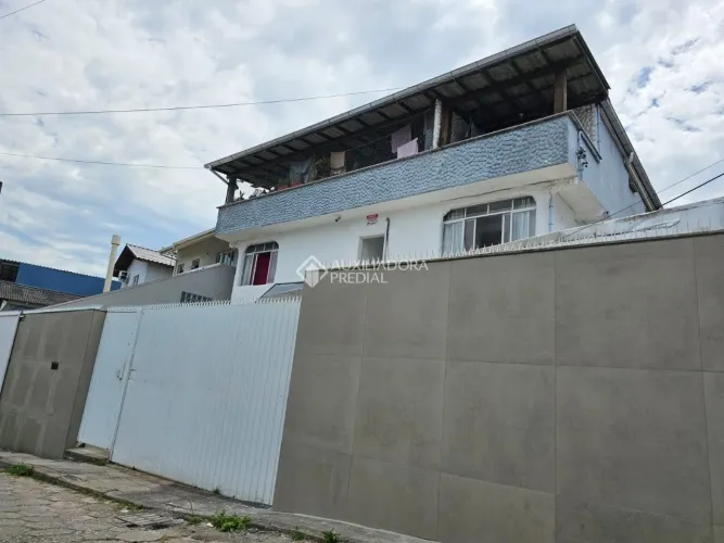 Prédio com 17 unidades residenciais