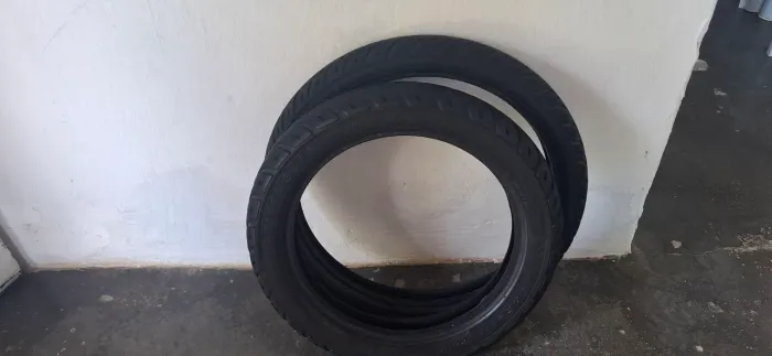 Pneus Michelin usado seminovo tubless sem câmara pra pop ou biz dianteiro e traseiro
