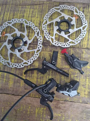 Freio Shimano Deore com discos e pastilhas tudo novo