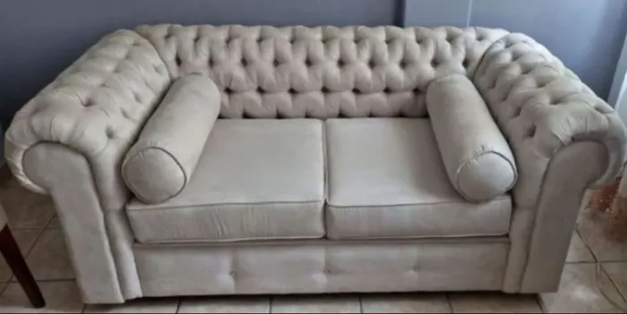 Sofá estilo Chesterfield - praticamente novo