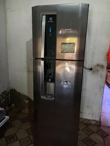 Vende se, geladeira com poblema