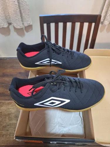 Chuteira umbro neo estriker nova original