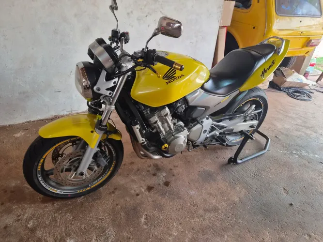 Vende-se Hornet 2006