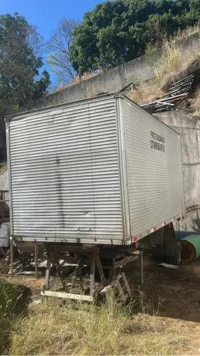 Troco ou vendo baú de caminhão
