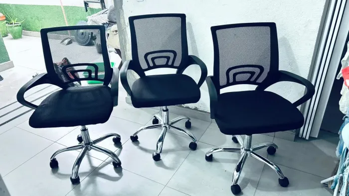 Vendemos cadeira de escritório giratória reformadas