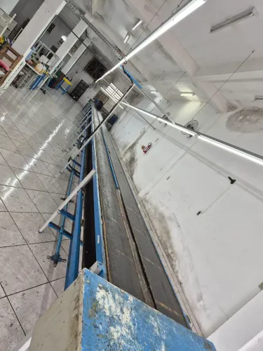 Esteira de produção de calçados
