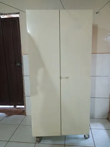  2 Armários de padaria 1 esqueleto!!! Barato!!!! 
