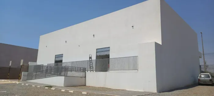 EXCELENTE LOJA Q. 401 SAMAMBAIA