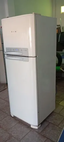 Geladeira Electrolux Frost Free com marcas e uso