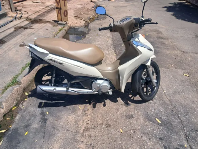Vendo moto BIZ semi nova