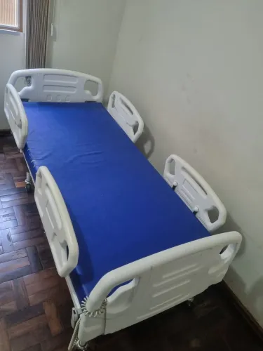 Cama Hospitalar Motorizada com 2 Colchões Pneumáticos