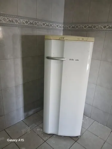 Geladeira Electrolux Re28