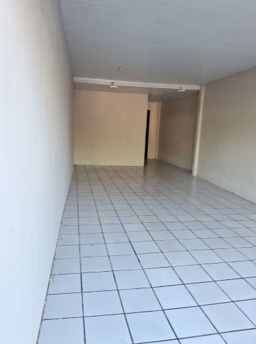 Uma loja para diversos tipos de negócios uma Av. Raul barbosa  em frente ao batalhão 