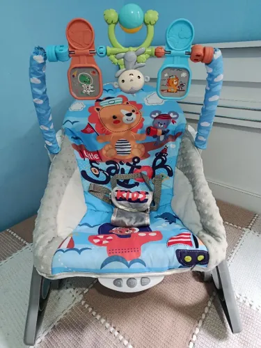 Cadeirinha de balanço - vibra e toca