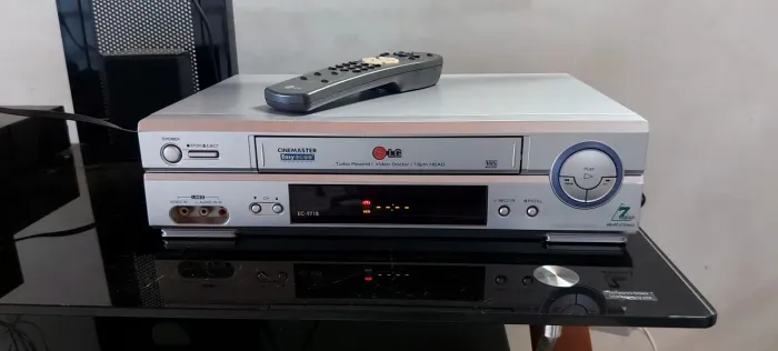 Vídeo cassete LG stéreo EC-971 B