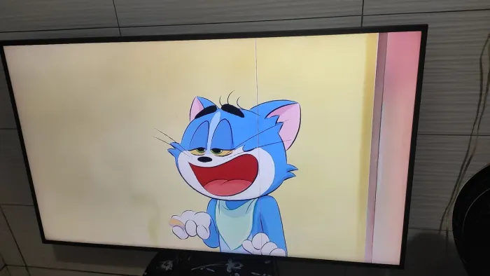 Tv smart 4k com risco na tela 50 polegadas 